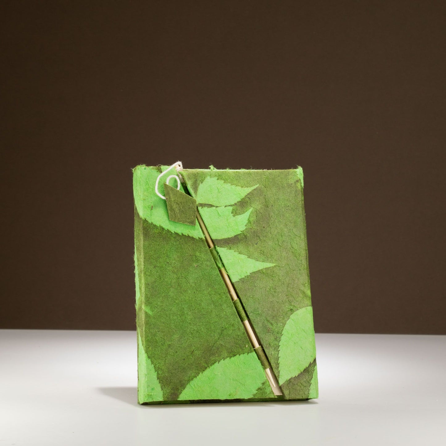 Lokta Bold Floral Bamboo Lock Notebook – Medium – Moss Green