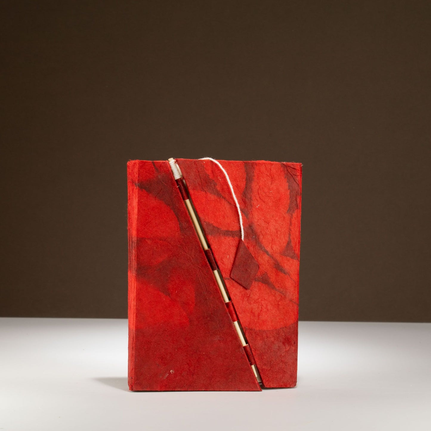 Lokta Bold Floral Bamboo Lock Notebook – Medium – Ruby