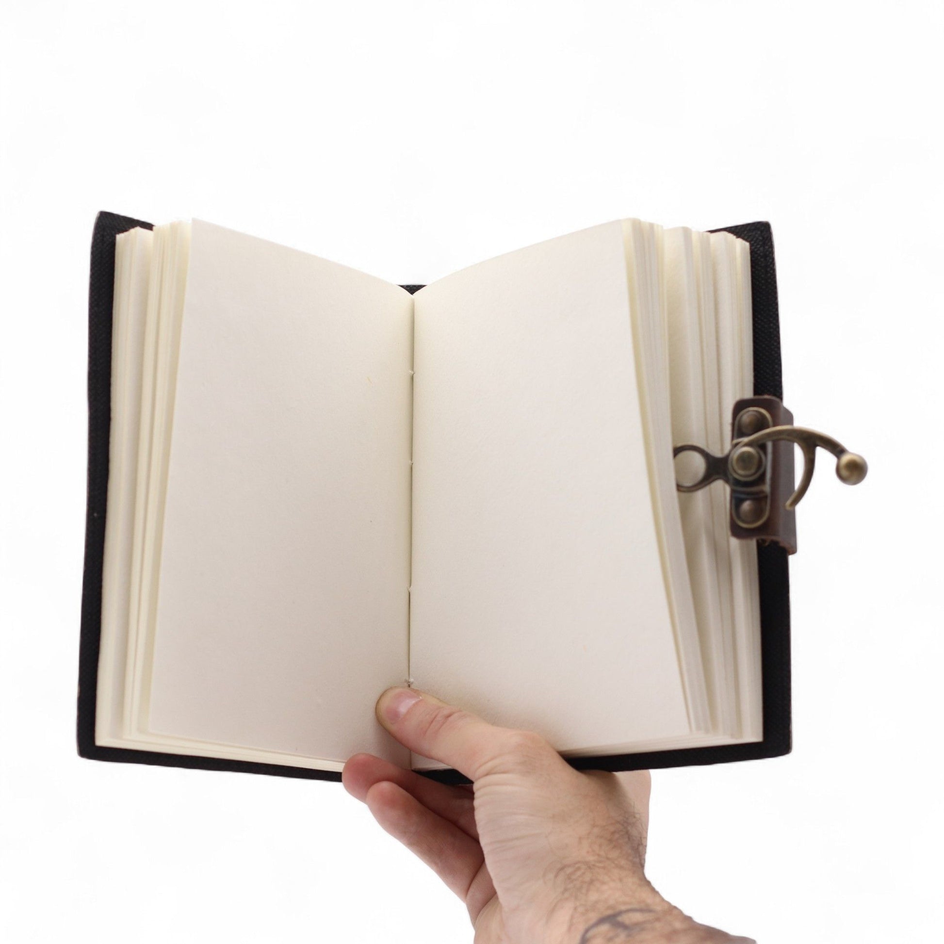 Leather Printed Notebook – Never Give Up On Your Dreams - 18x13cm