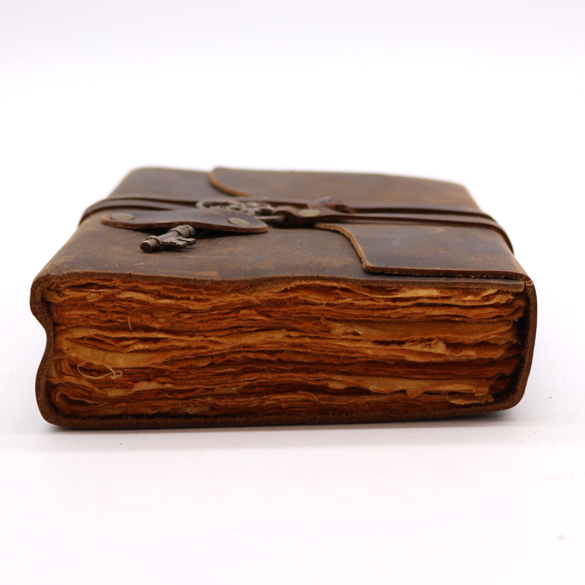 Oiled Leather & Key - 200 pages decle-edged - 18x13cm