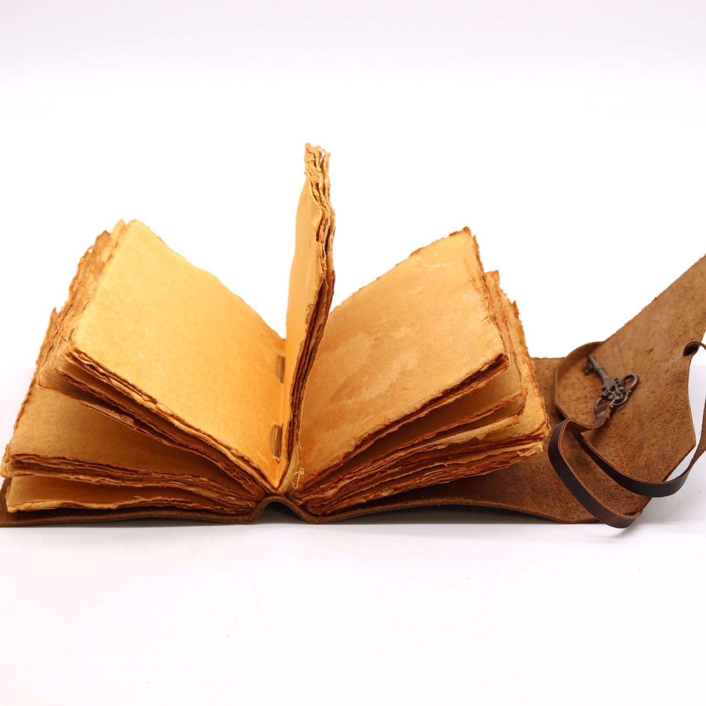 Oiled Leather & Key - 200 pages decle-edged - 18x13cm
