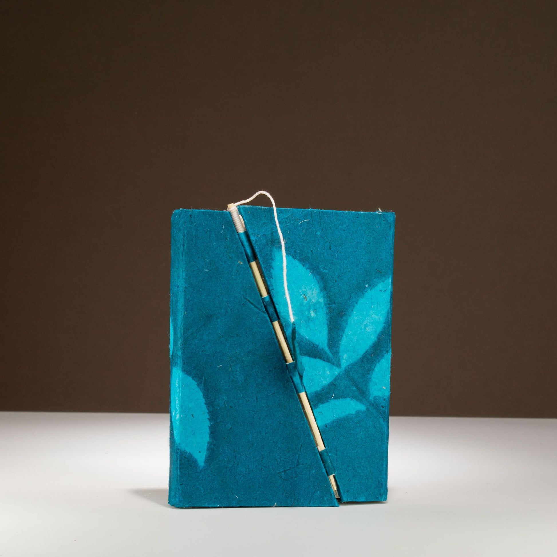 Lokta Bold Floral Bamboo Lock Notebook – Medium – Midnight Blue
