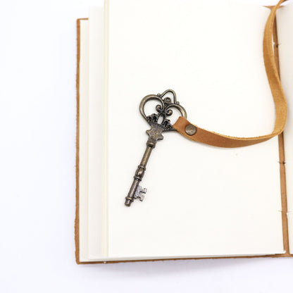 Oiled Tan Leather & Key - 200 pages - 18x13cm
