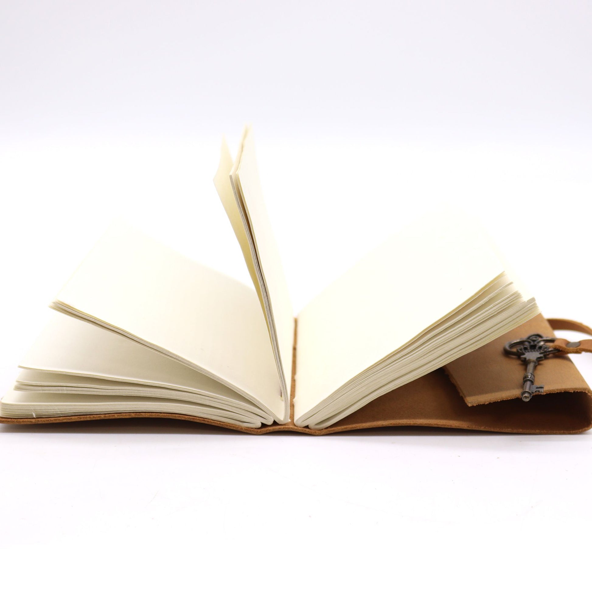 Oiled Tan Leather & Key - 200 pages - 18x13cm